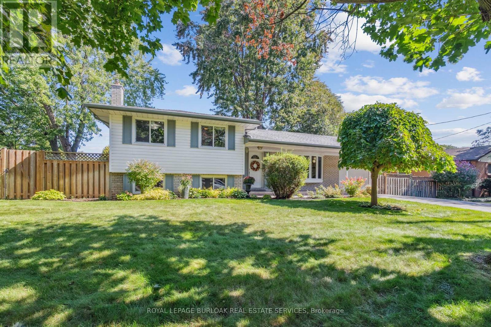 871 Francis Rd, Burlington, ON L7T 3Y1