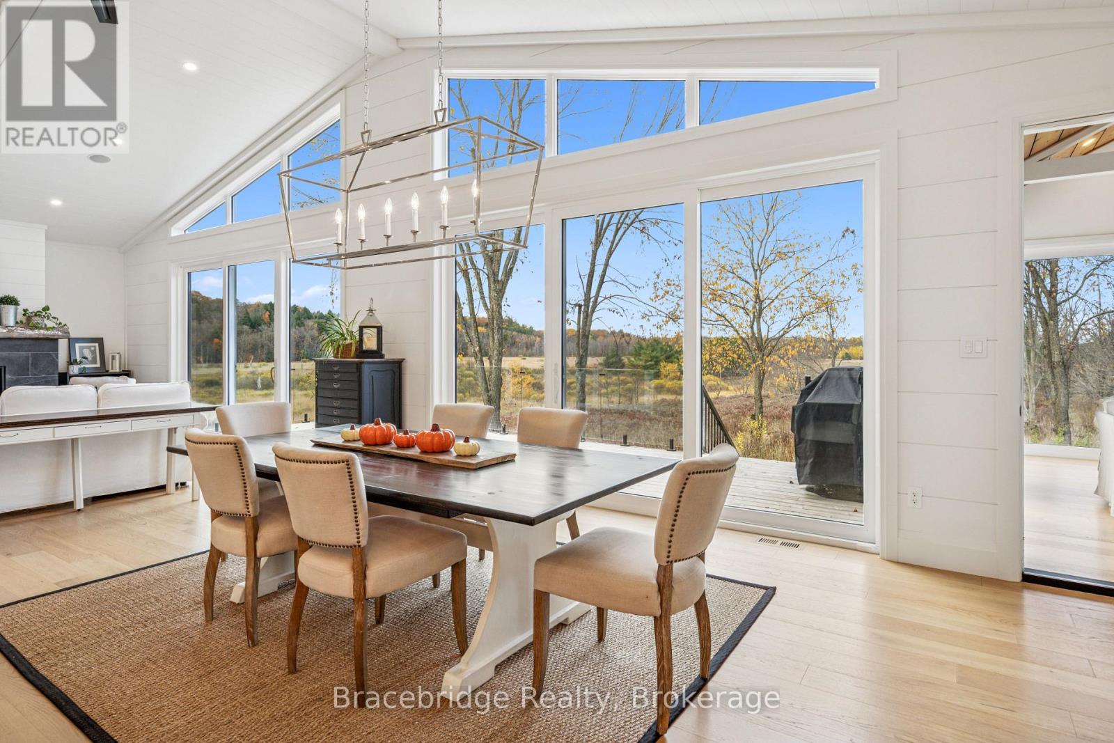 1006 Stephens Bay Rd, Bracebridge, ON P1L 1X2
