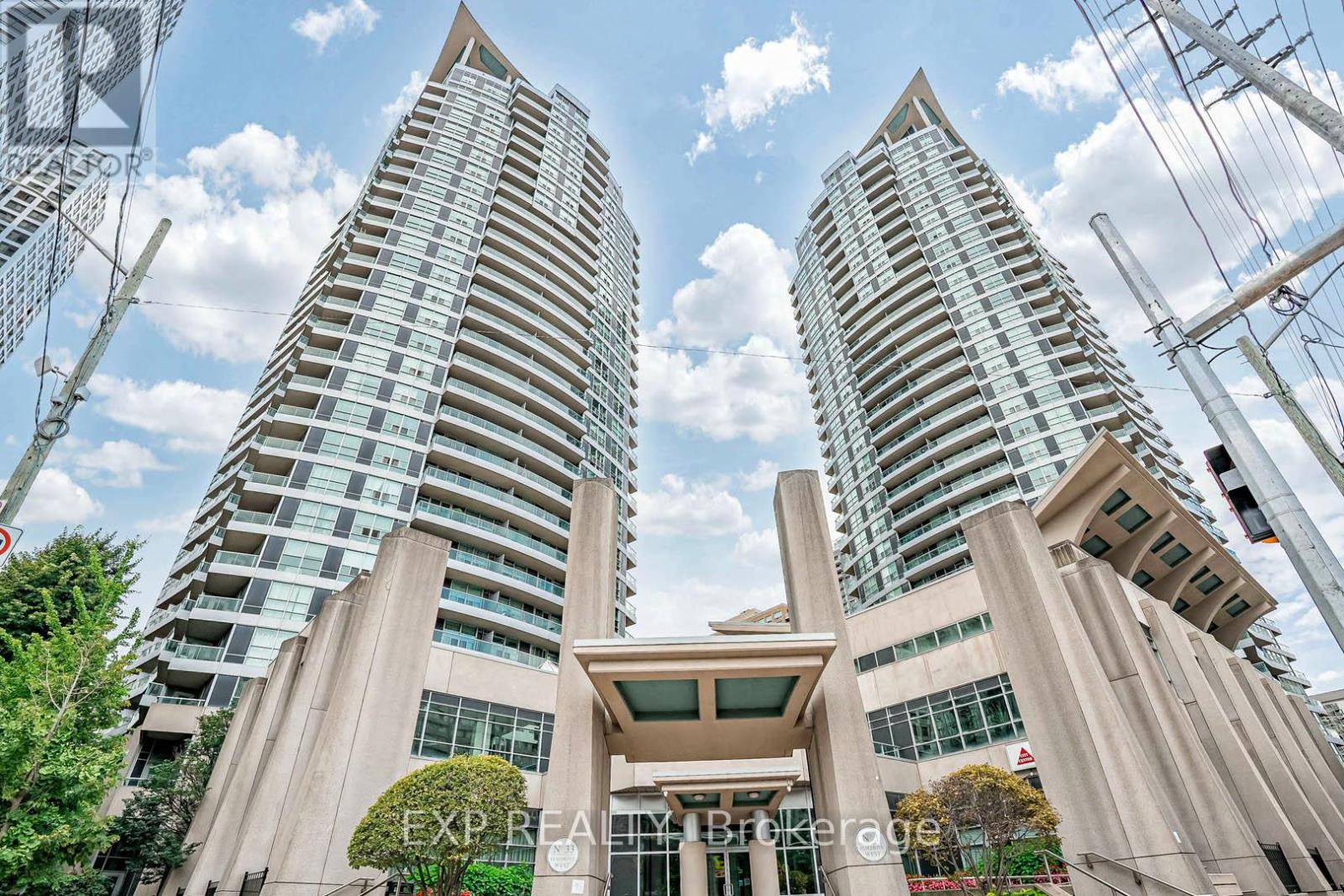 310 33 Elm Dr W, Mississauga, ON L5B 4M1
