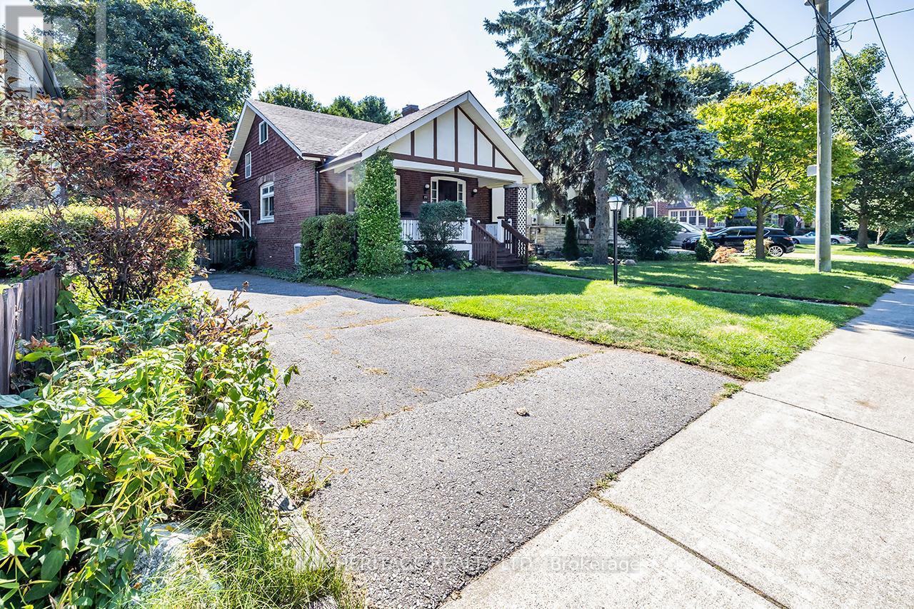 39 Kelsonia Ave, Toronto, ON M1M 1B2