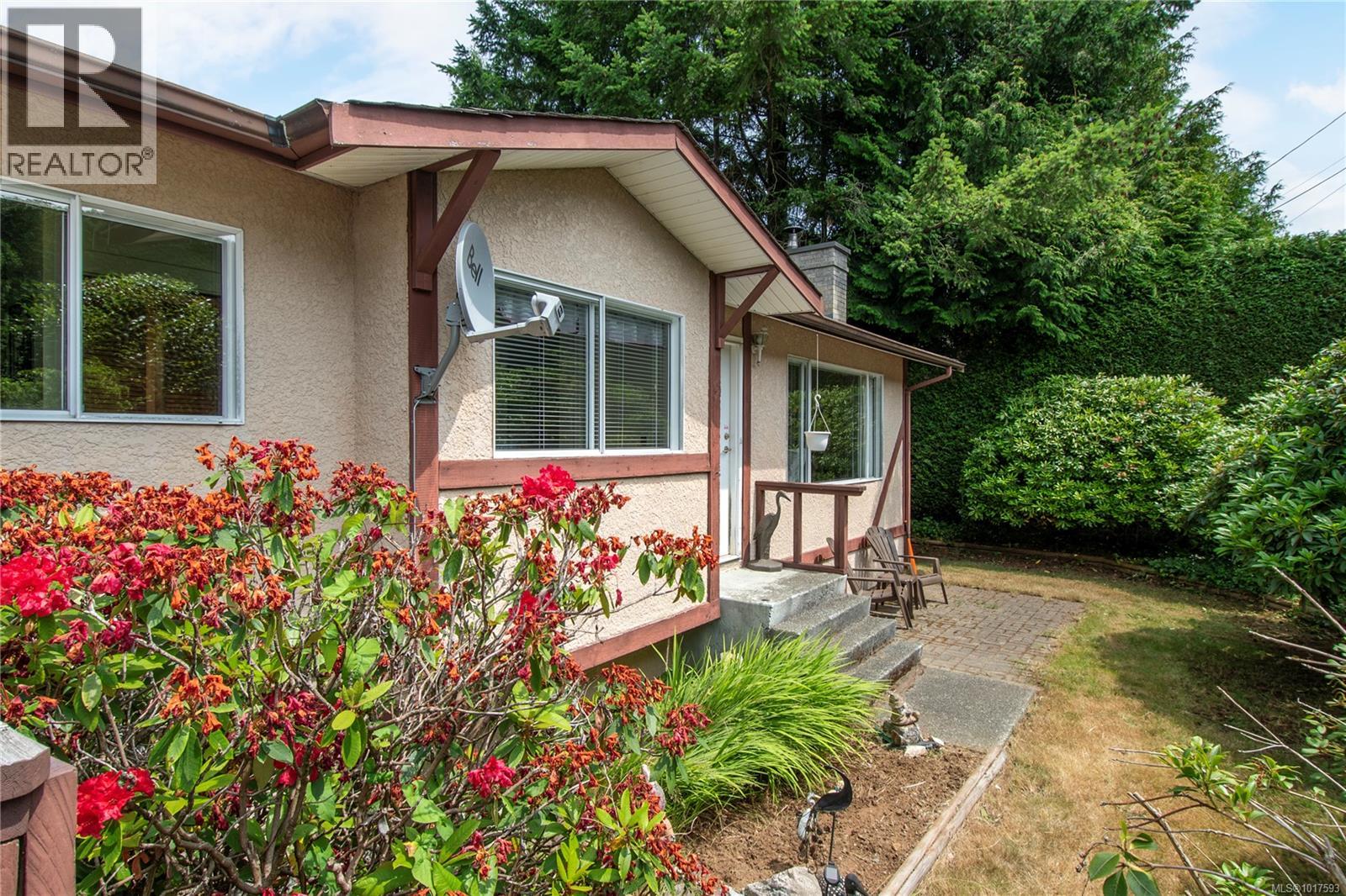 880 Pinecrest Rd, Campbell River, BC V9W 3P3