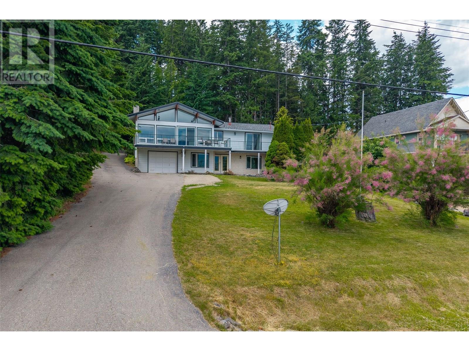 2250 Lakeview Dr, Blind Bay, BC V0E 2W2