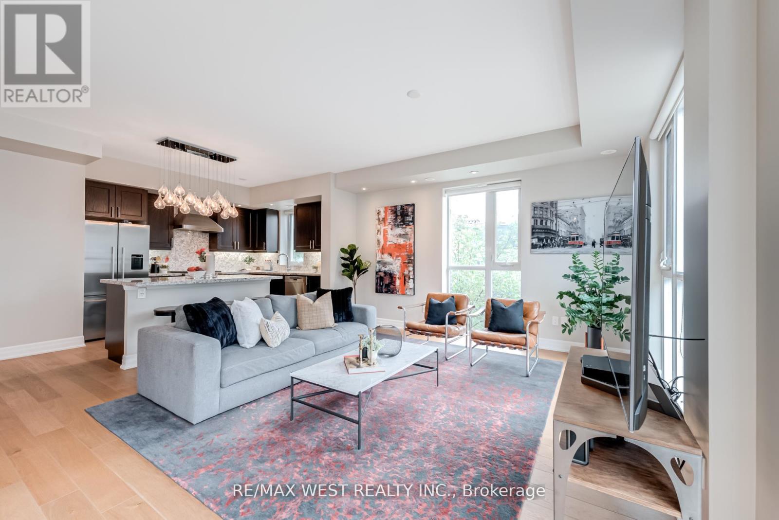 103 15 Sousa Mendes St, Toronto, ON M6P 0A9