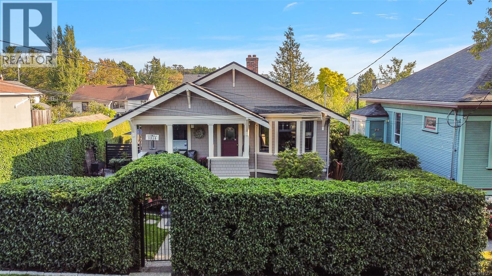 1215 Vista Hts, Victoria, BC V8T 2H7