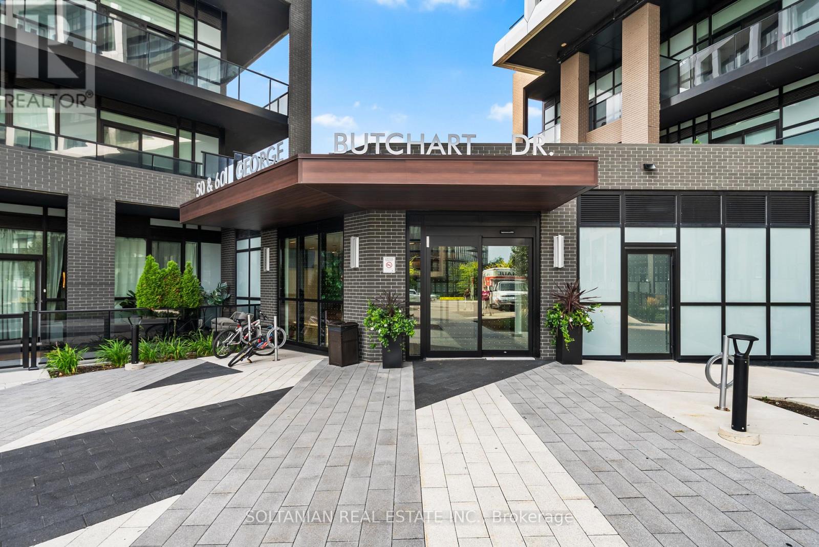 810 50 George Butchart Dr, Toronto, ON M3K 0C9