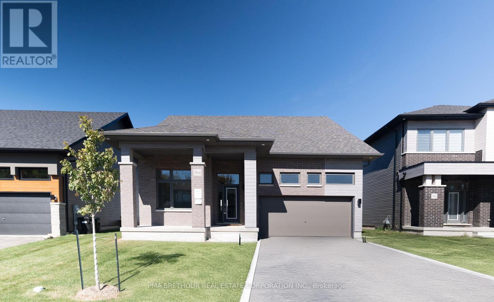 3164 Searidge St, Severn, ON L3V 0Y4