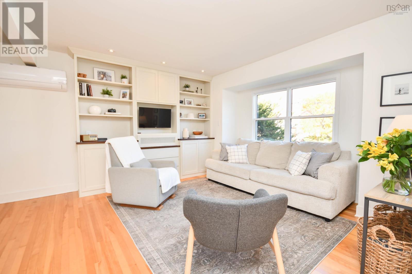 11 Walters St, Dartmouth, NS B2W 1S9