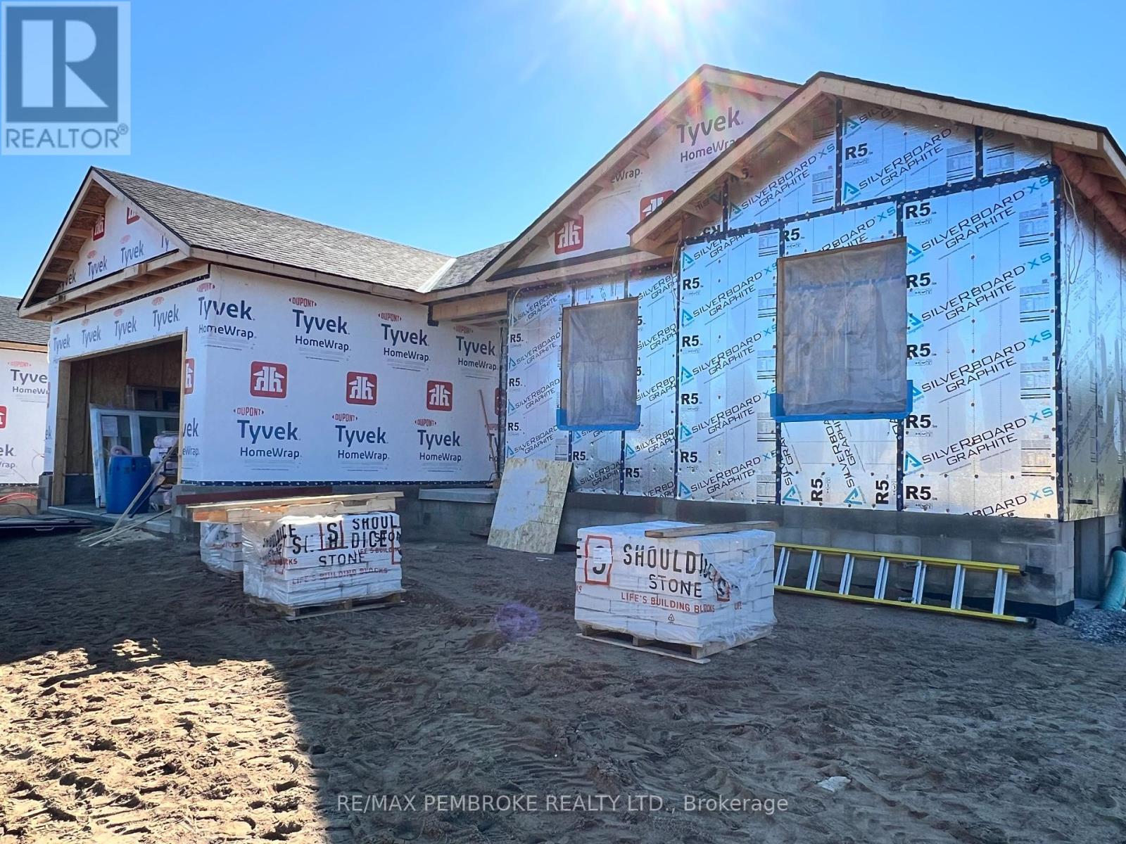 22 Durant St, Petawawa, ON K8H 0G2