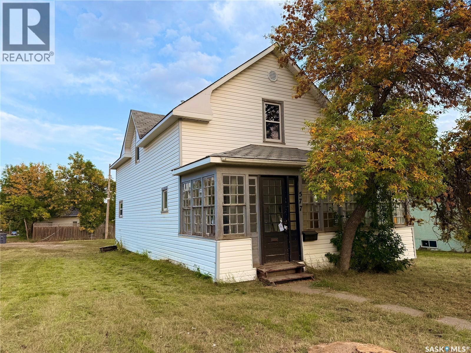 577 Central Ave N, Swift Current, SK S9H 0L8
