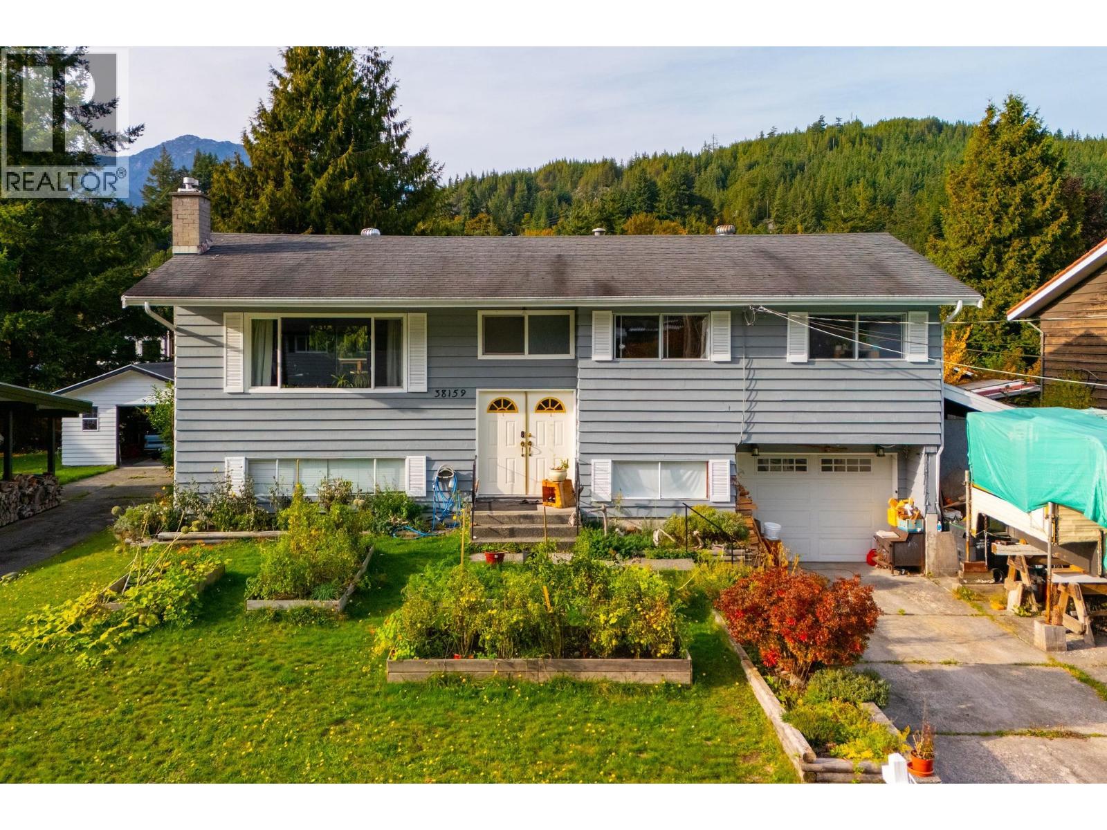 38159 Hemlock Ave, Squamish, BC V8B 0X6