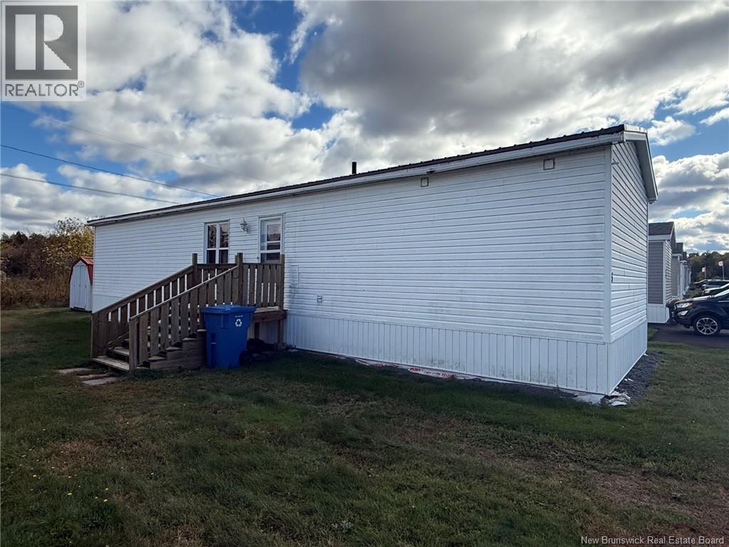 15 Ivory Ct, Woodstock, NB E7M 0G5