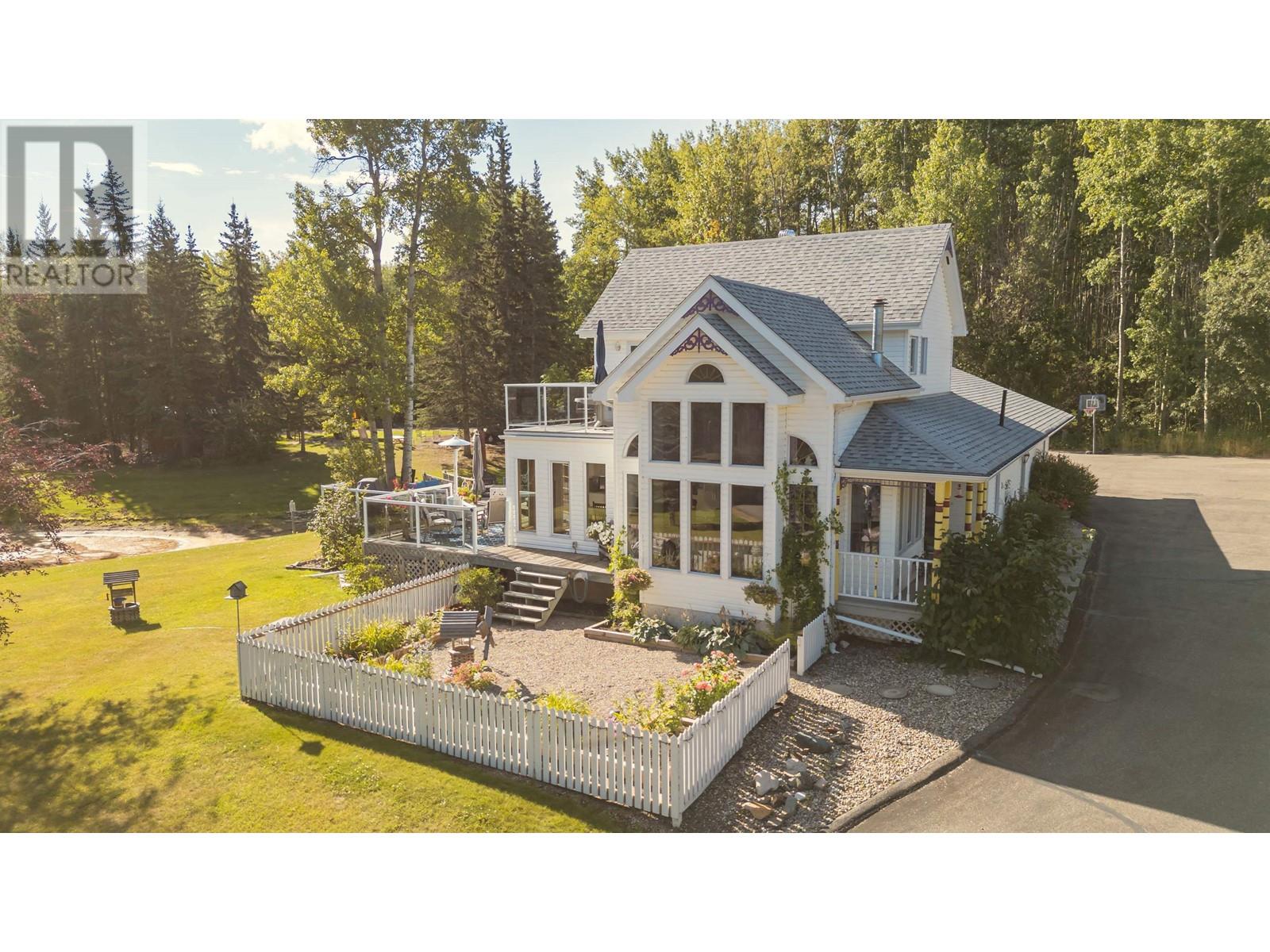 13744 Golf Course Rd, Charlie Lake, BC V1J 8K8
