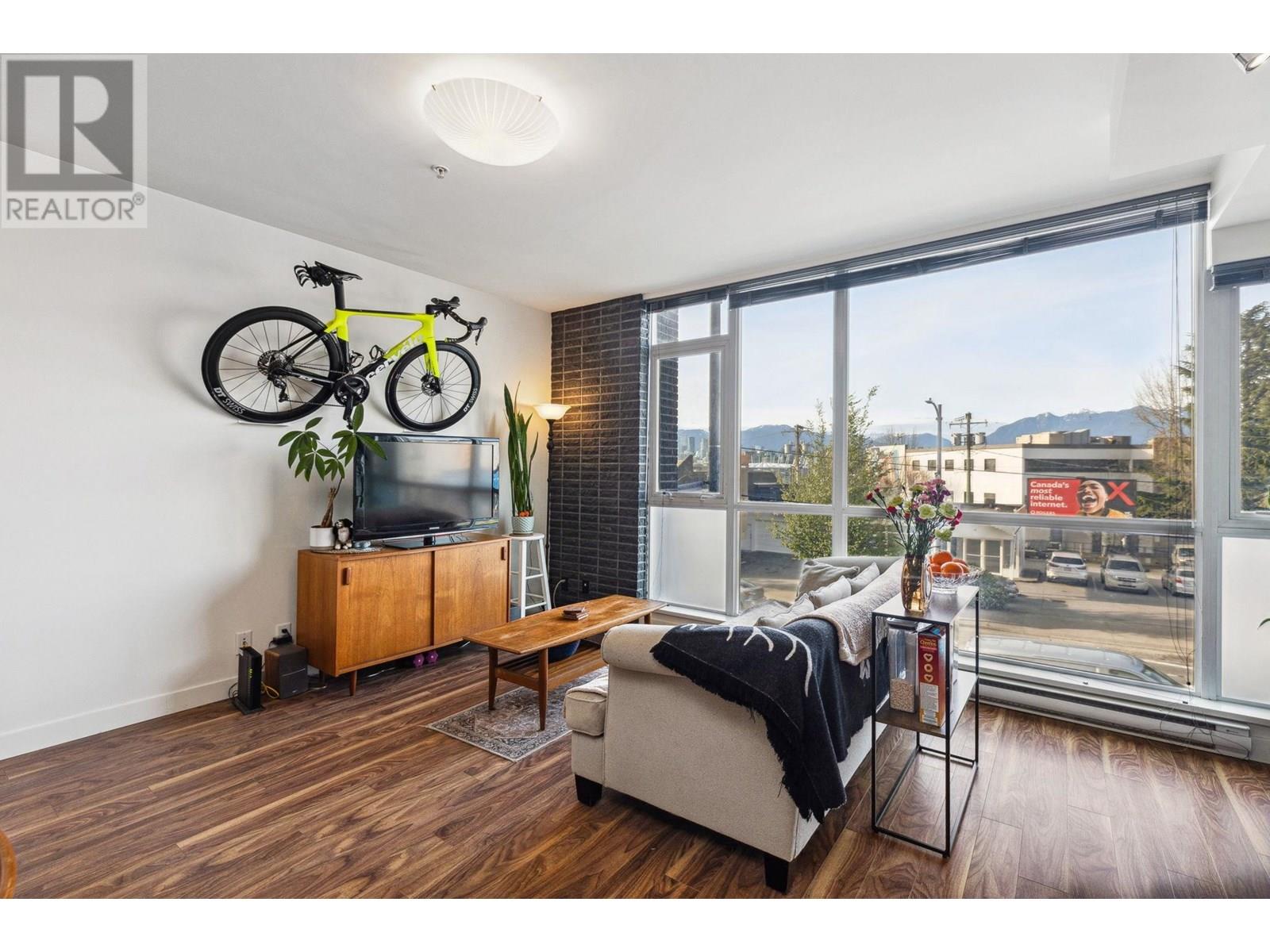 2511 Quebec Street Unit 213, Vancouver, BC V5T 0B6