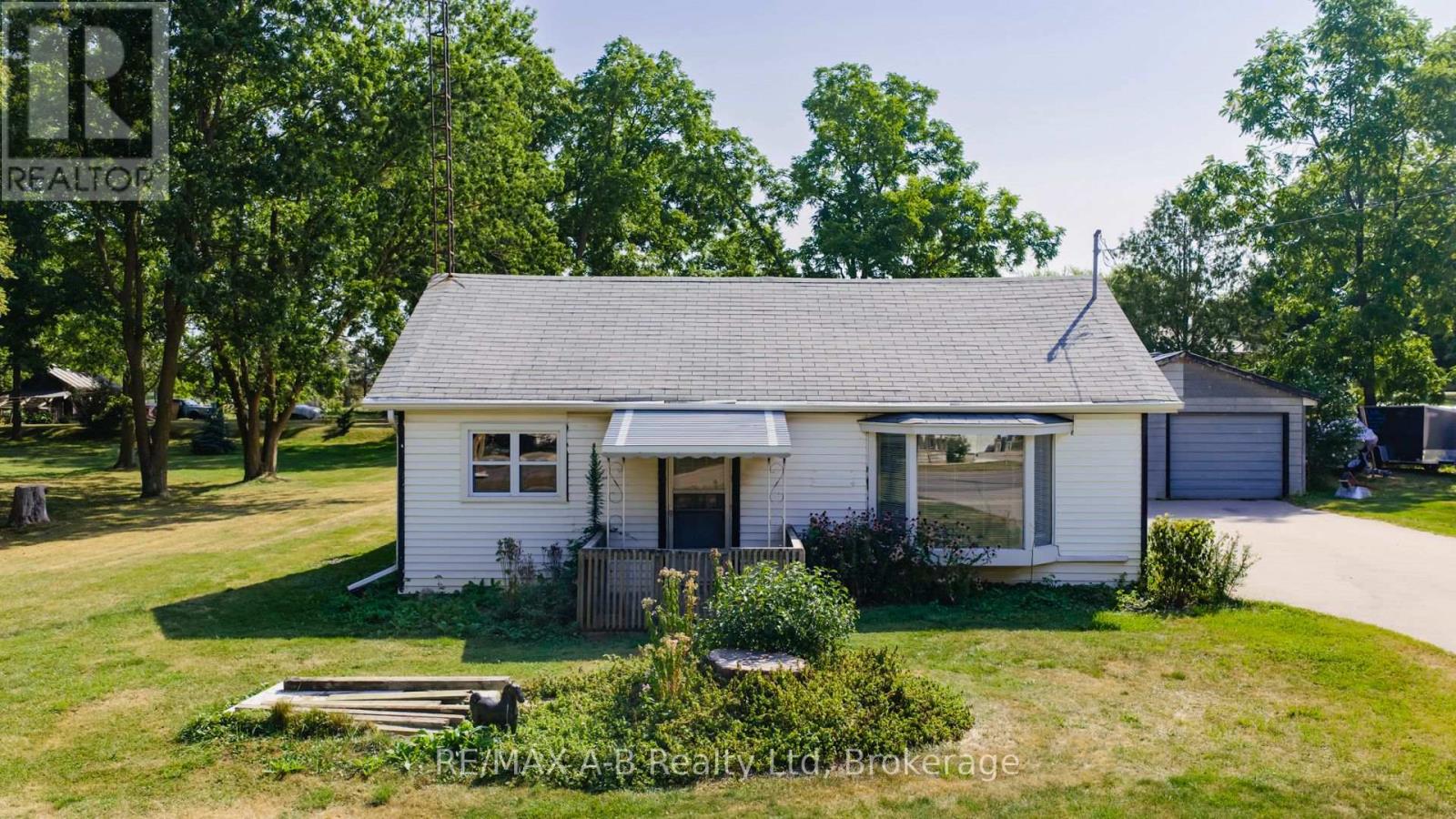 34338 Denfield Rd, Lucan Biddulph, ON N0M 2J0