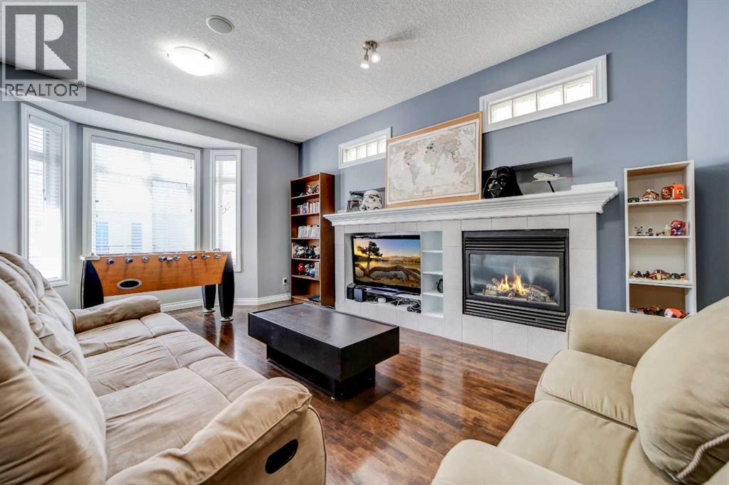 221 17 Avenue Northeast #2, Calgary, AB T2E 1L9