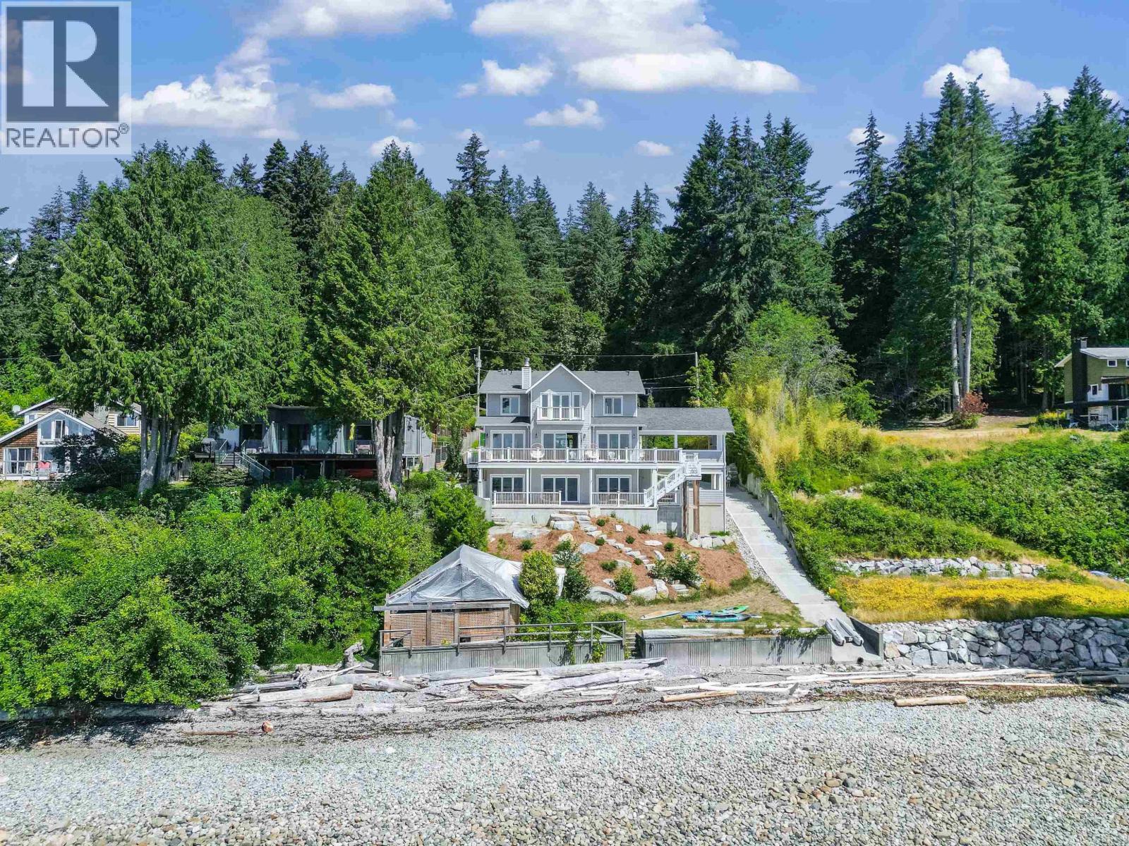 2583-2585 Lower Rd, Roberts Creek, BC V0N 2W4