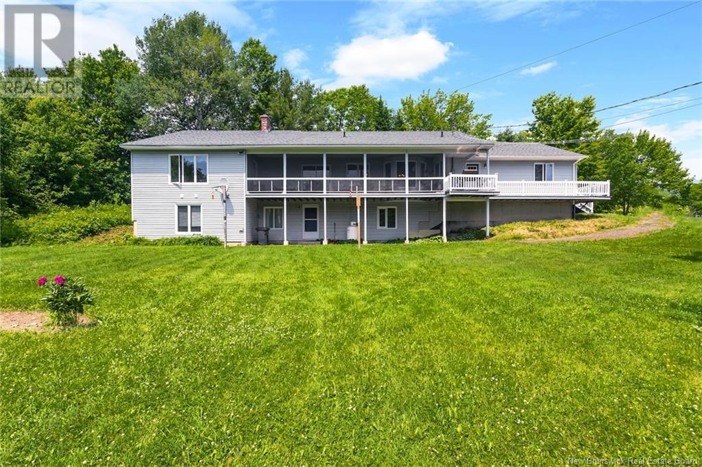 39 Haines Cres, Fredericton, NB E3A 4X3