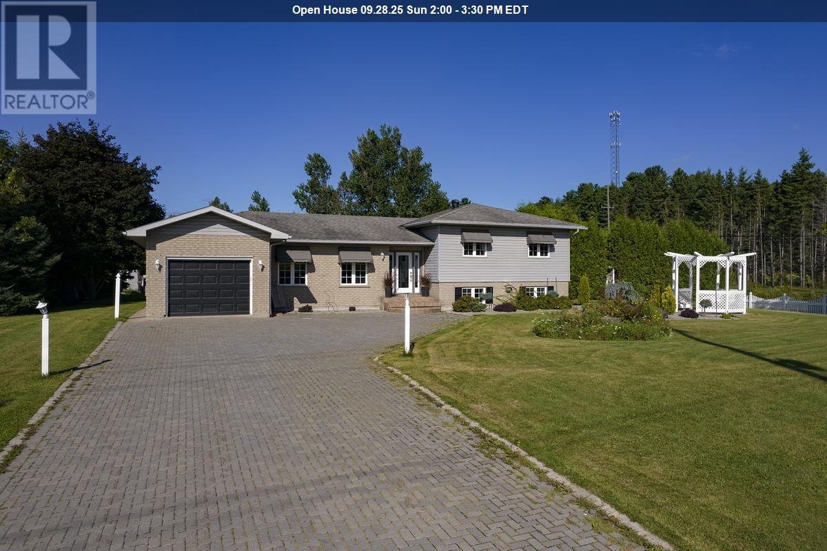 1033 Black Rd, Sault Ste. Marie, ON P6A 6J8