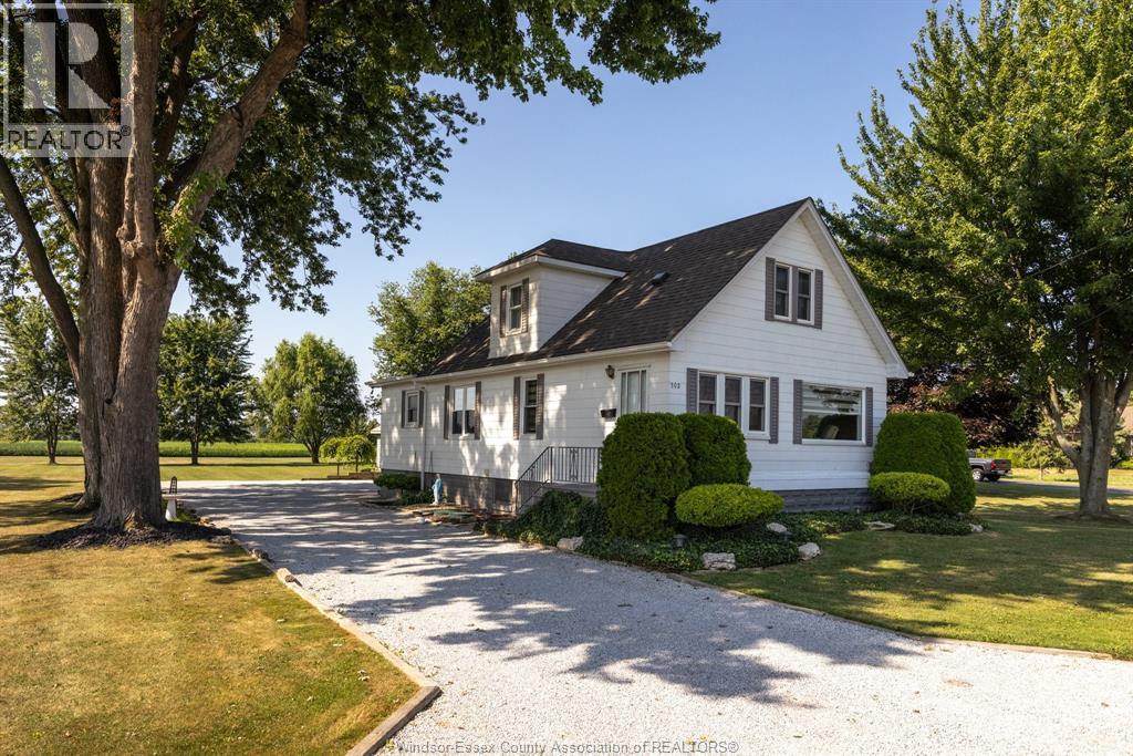 702 Martin Ln, Lasalle, ON N9J 2W8