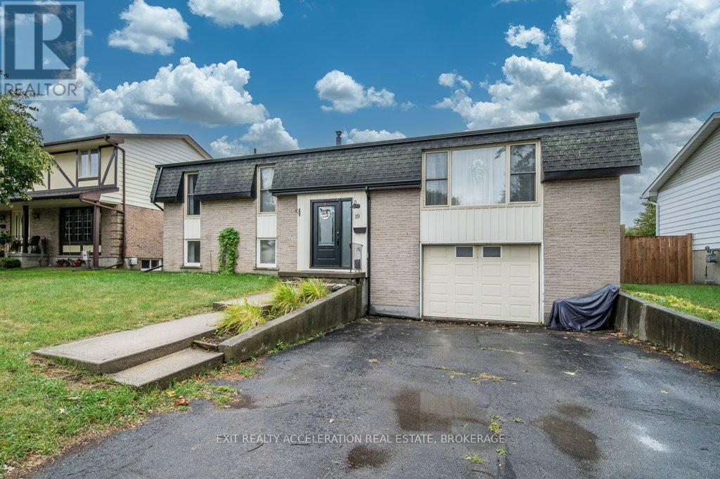 19 Mortensen Dr, Loyalist Amherstview, ON K7N 1W2