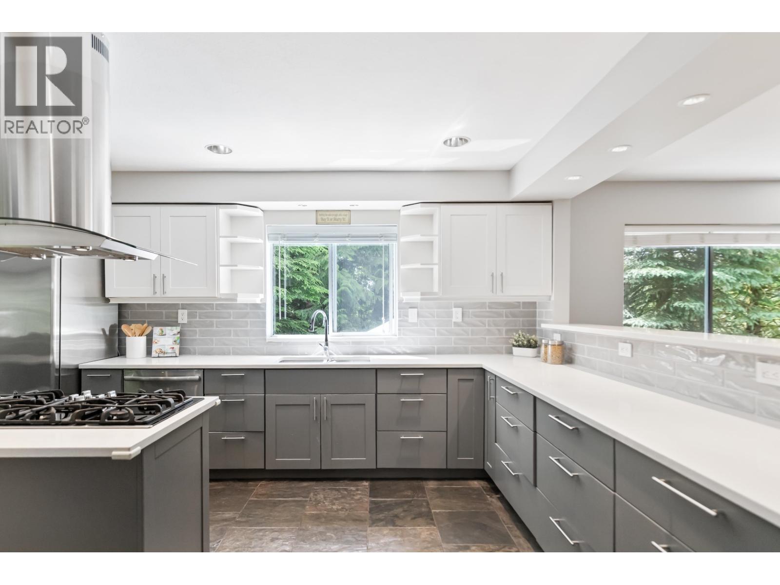 27740 Sayers Cres, Maple Ridge, BC V2W 1N4
