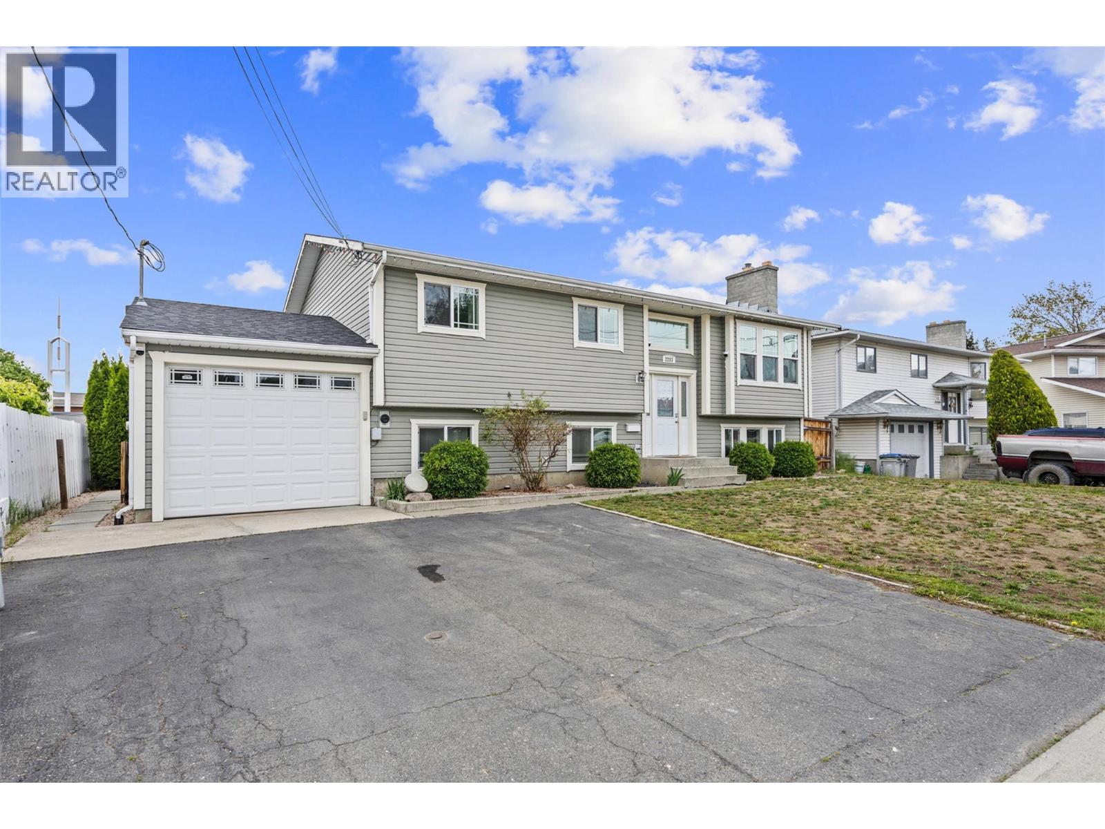 2203 Bossert Ave, Kamloops, BC V2B 8H6