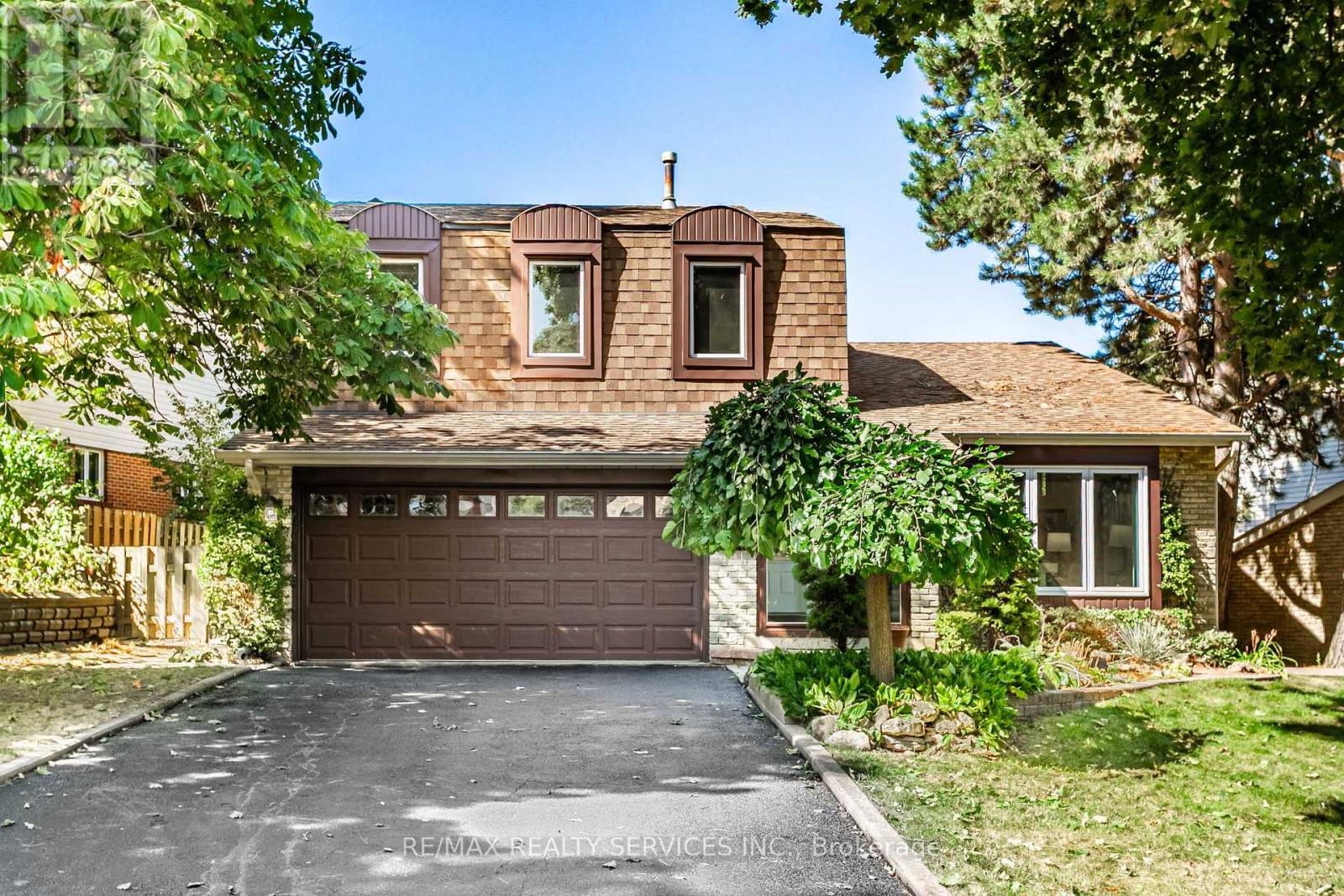 16 Marchmount Cres, Brampton, ON L6S 2S9