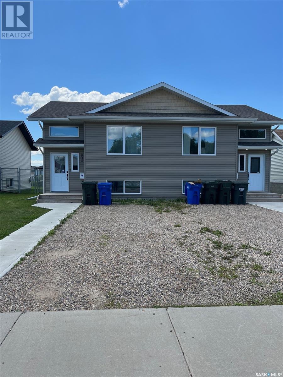 833 835 5th St E, Prince Albert, SK S6V 6N1