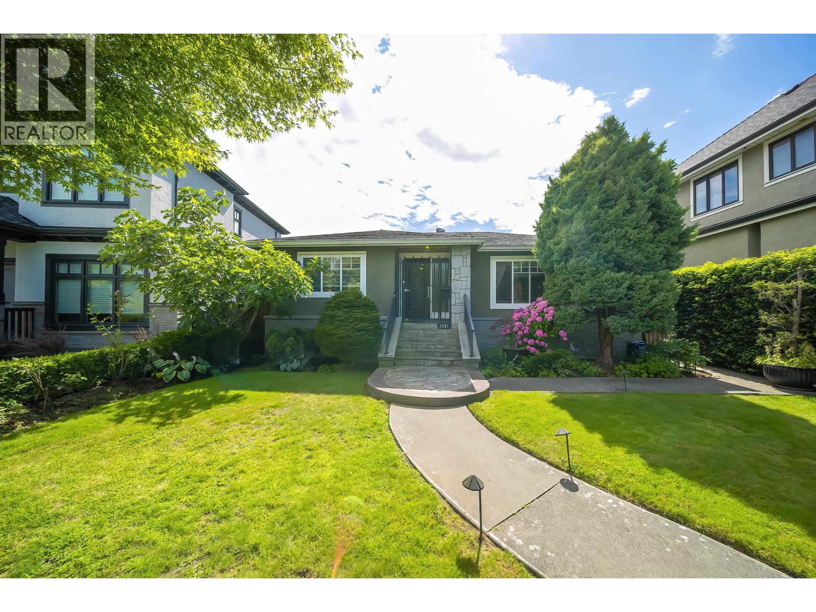 3347 Trutch St, Vancouver, BC V6L 2T3