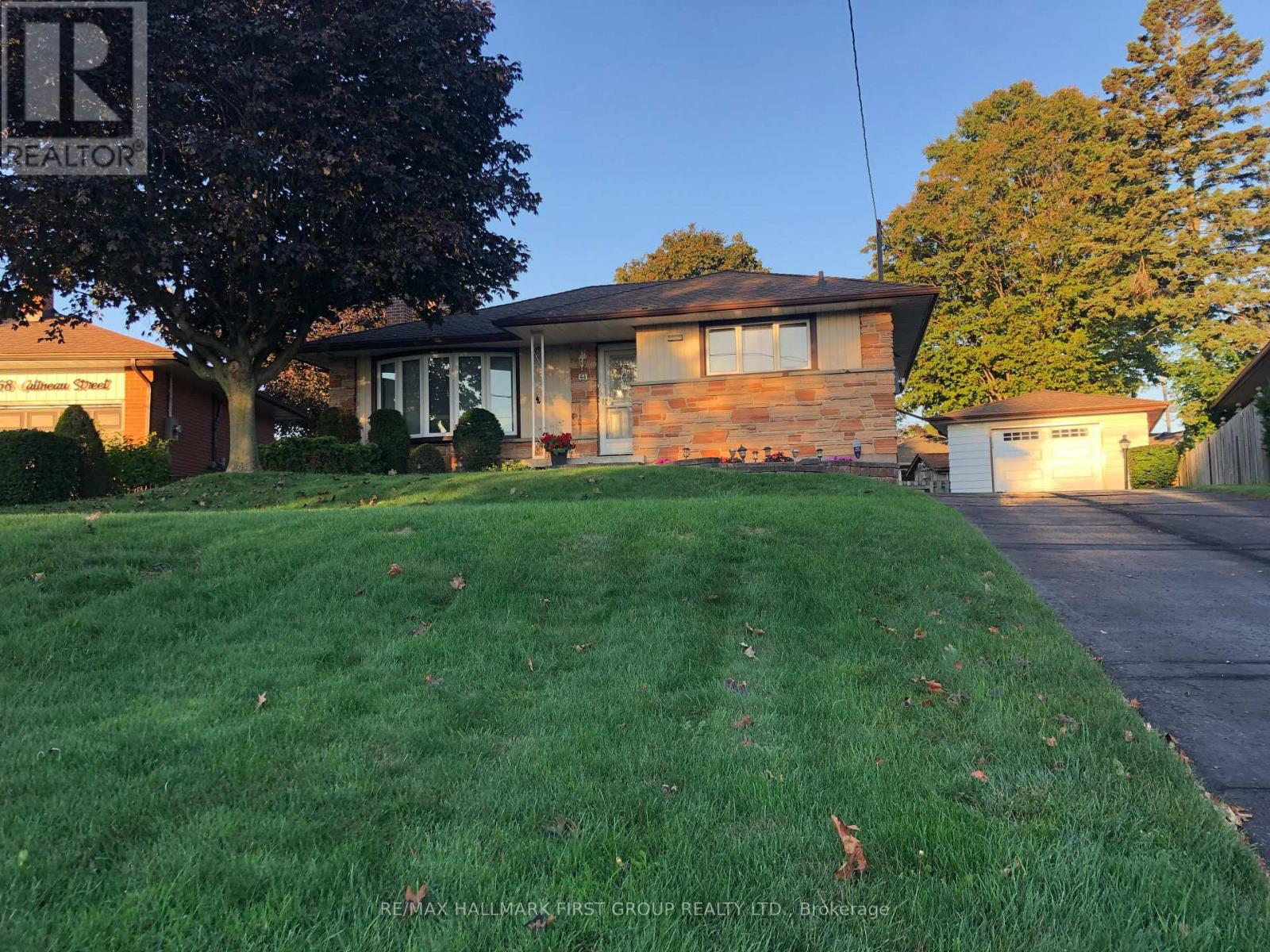 64 Gatineau St, Oshawa, ON L1H 7G3