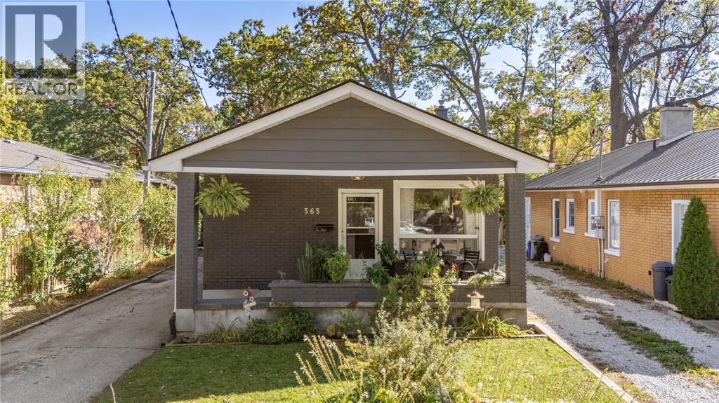 565 Errol Rd, Sarnia, ON N7V 2B9
