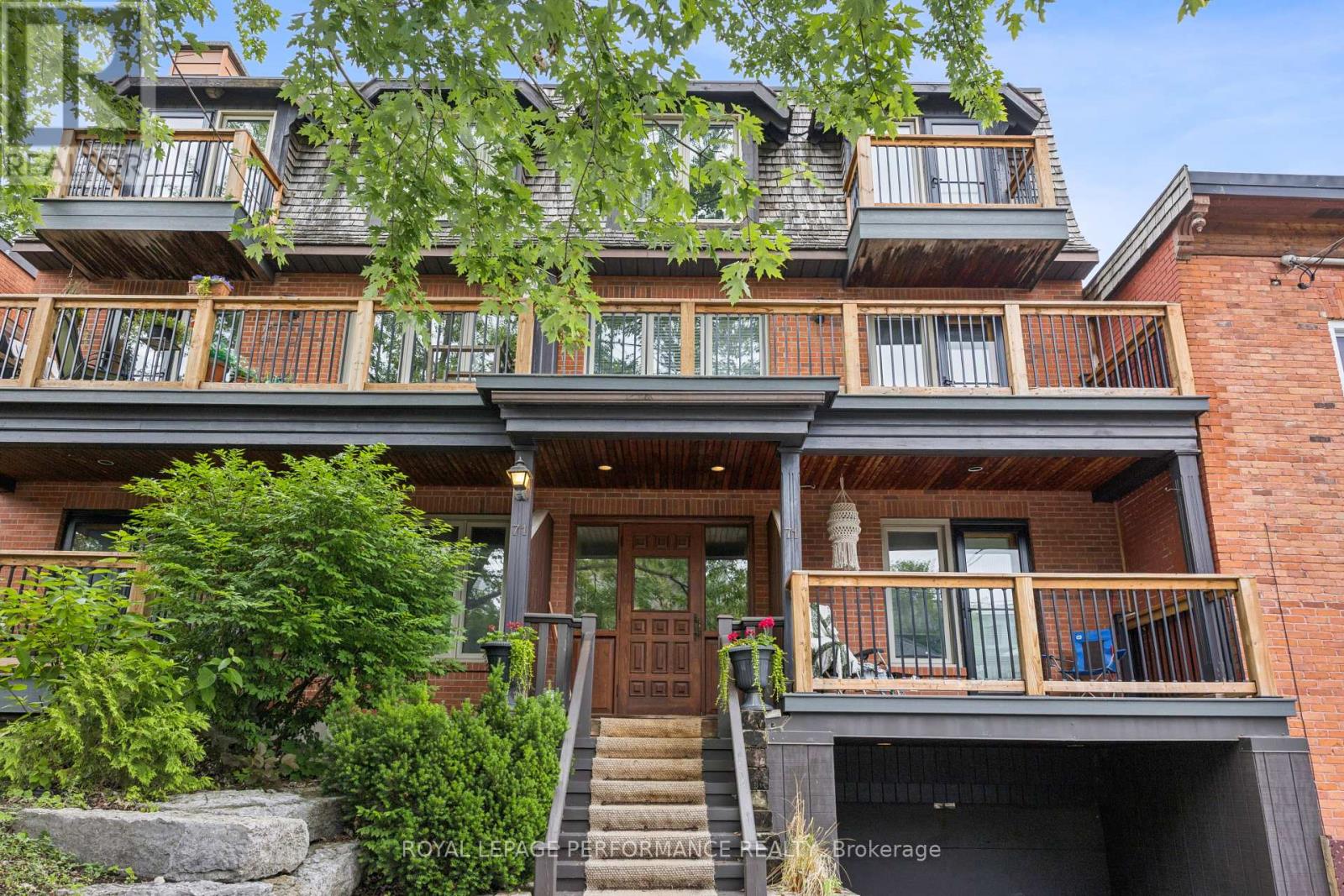 4 71 Sweetland Ave, Ottawa, ON K1N 7T9