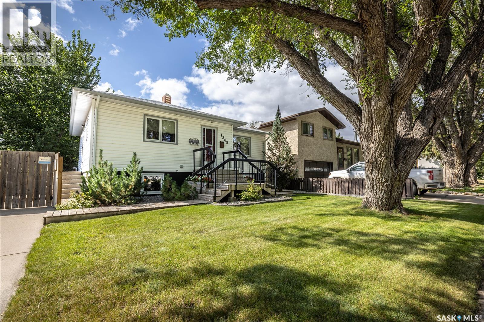 1209 L Ave S, Saskatoon, SK S7M 2J9