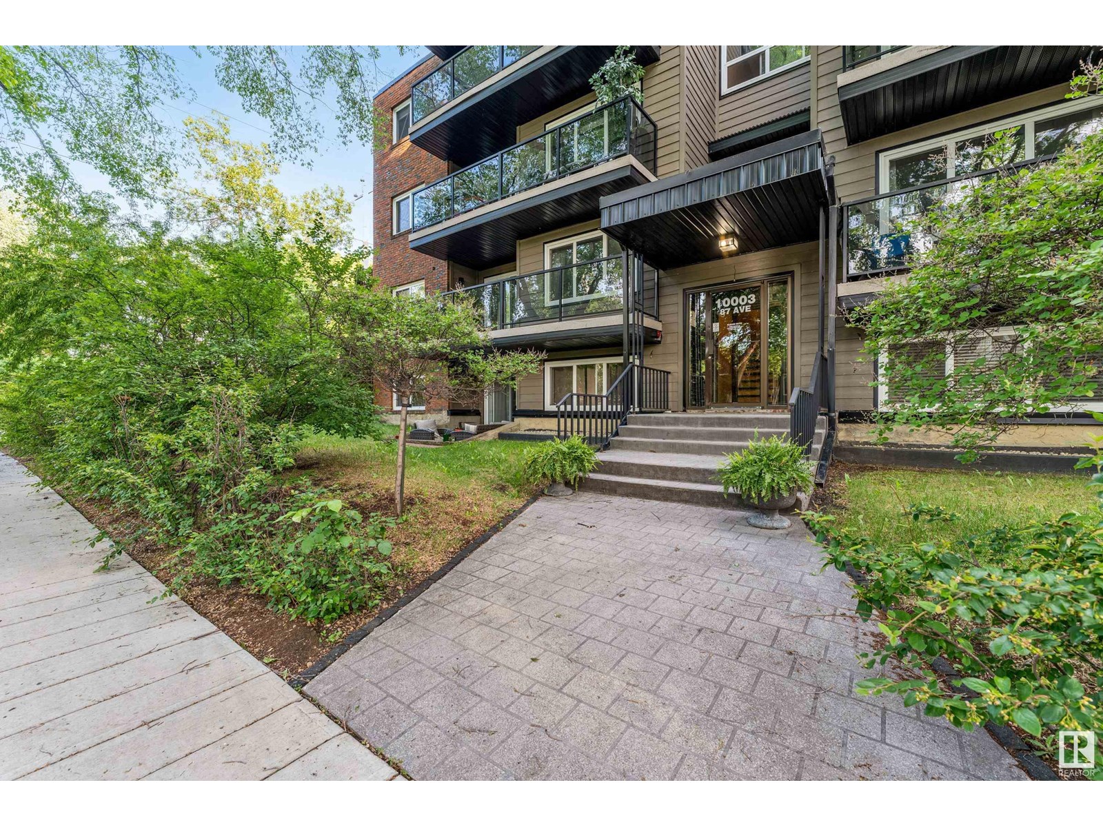 10003 87 Ave Nw #201, Edmonton, AB T6P 2P1