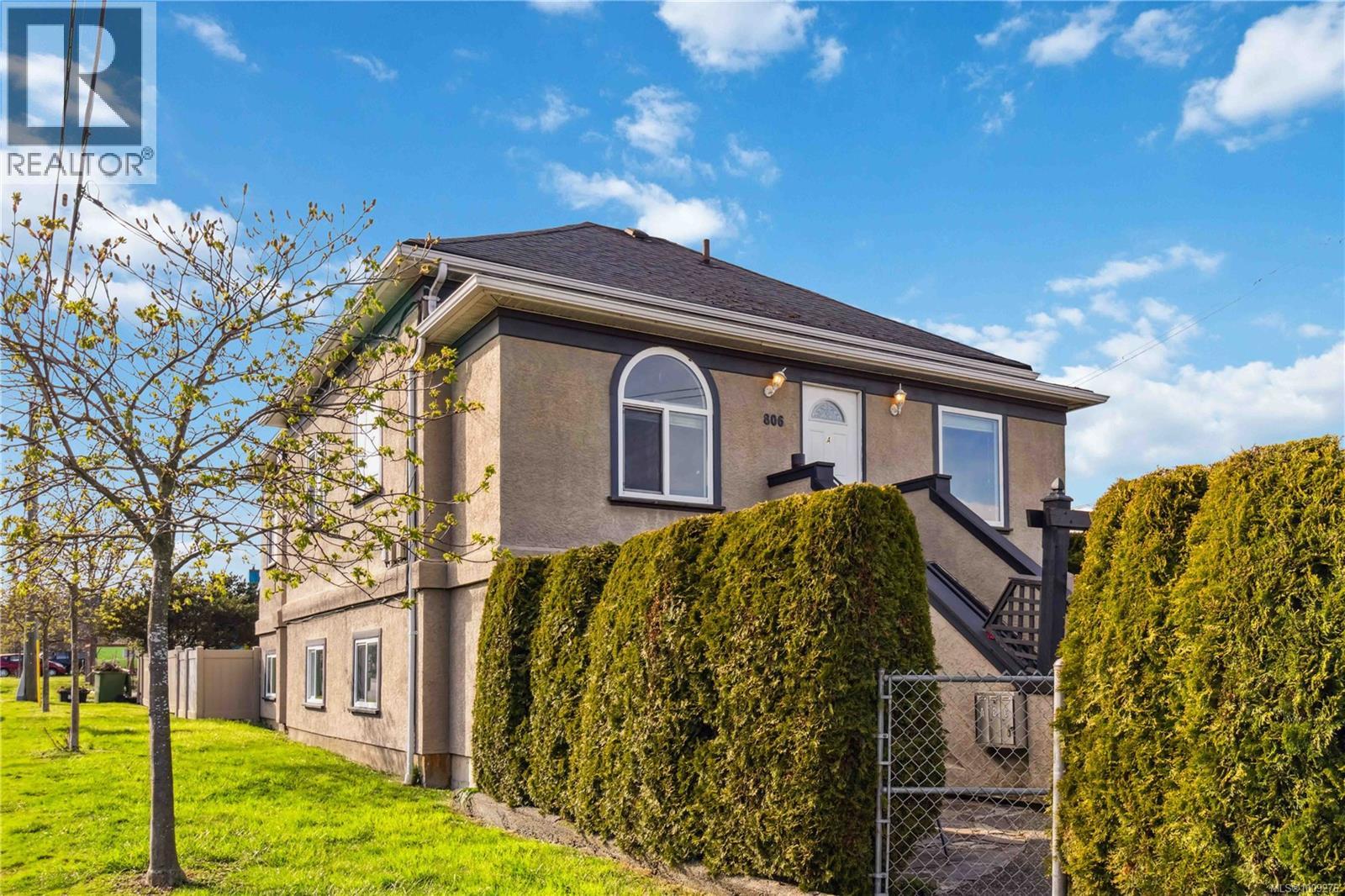 806 Old Esquimalt Rd, Esquimalt, BC V9A 4X1