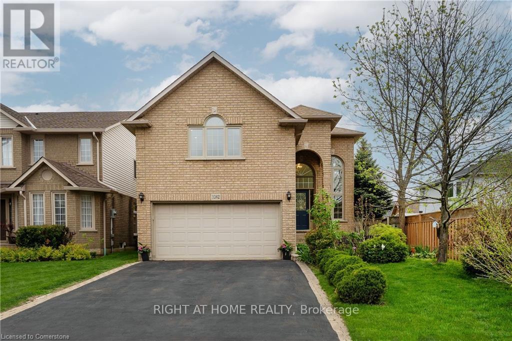 1262 Upper Paradise Rd, Hamilton, ON L9B 2R7