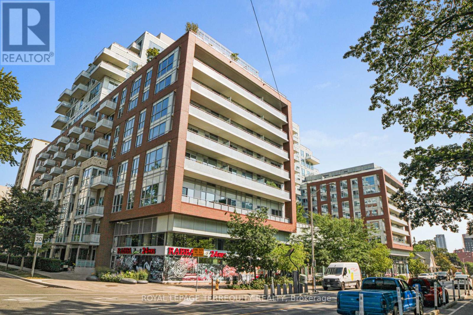 329 1830 Bloor St W, Toronto, ON M6P 3K6