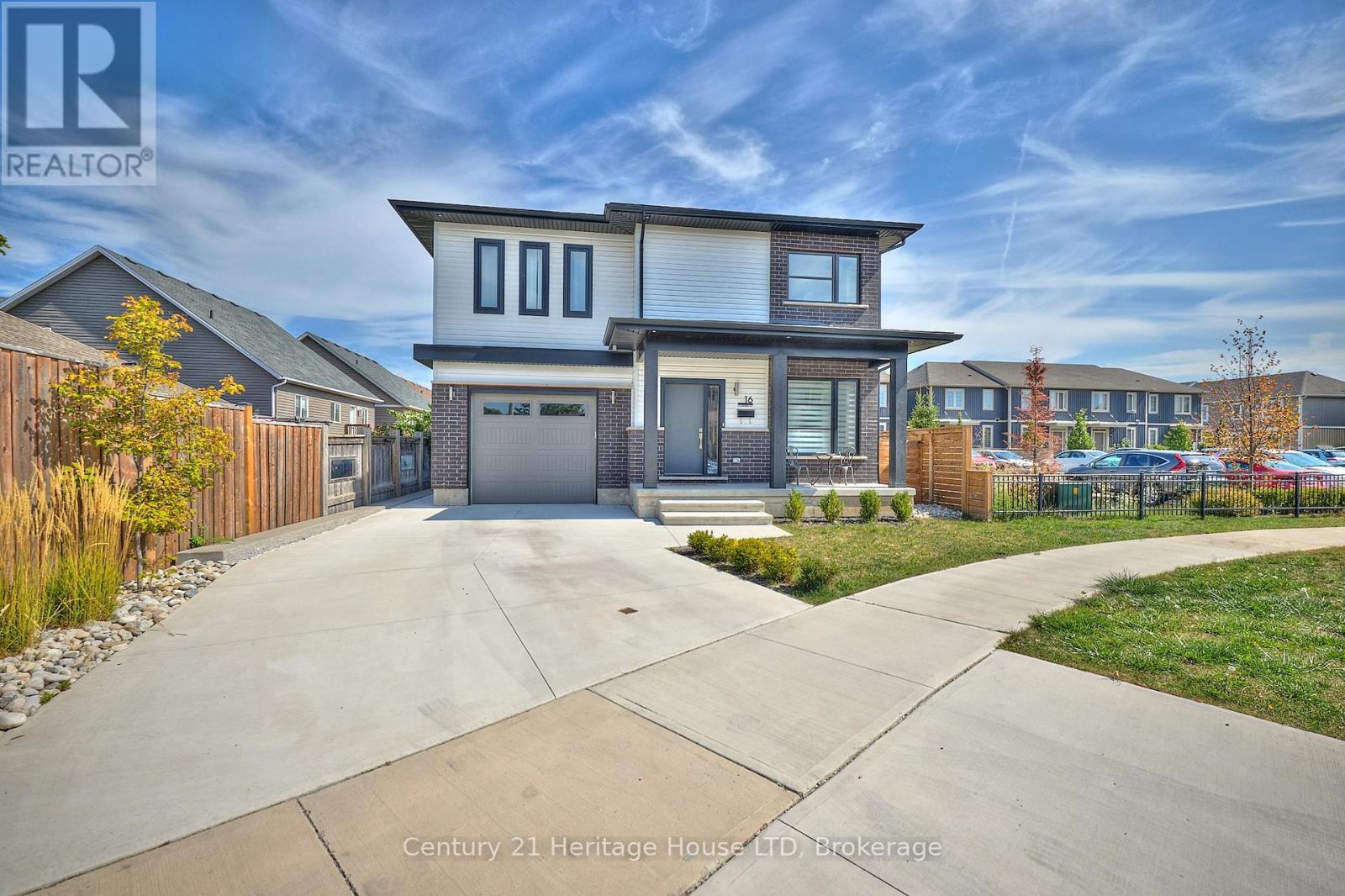 16 Corbin St, St. Catharines, ON L2P 2L5