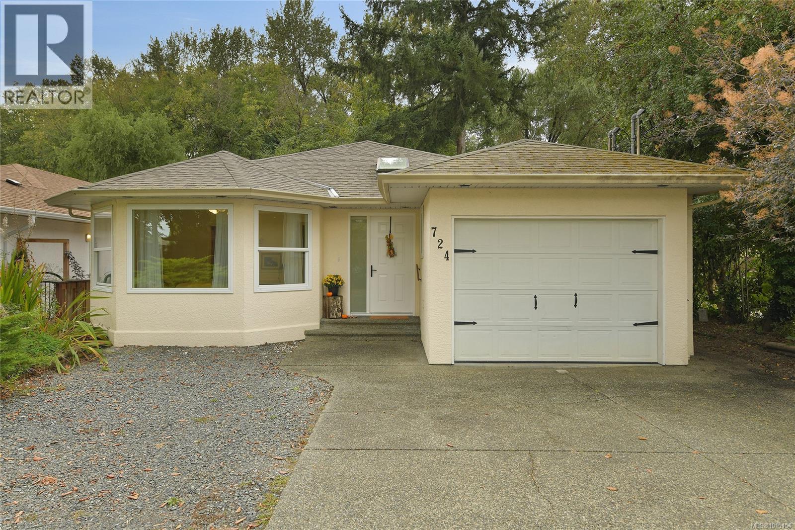 724 Park Pl, Duncan, BC V9L 2J5