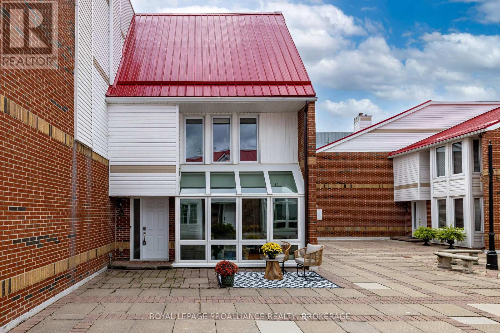 48 1 Place Darmes, Kingston, ON K7K 6S2