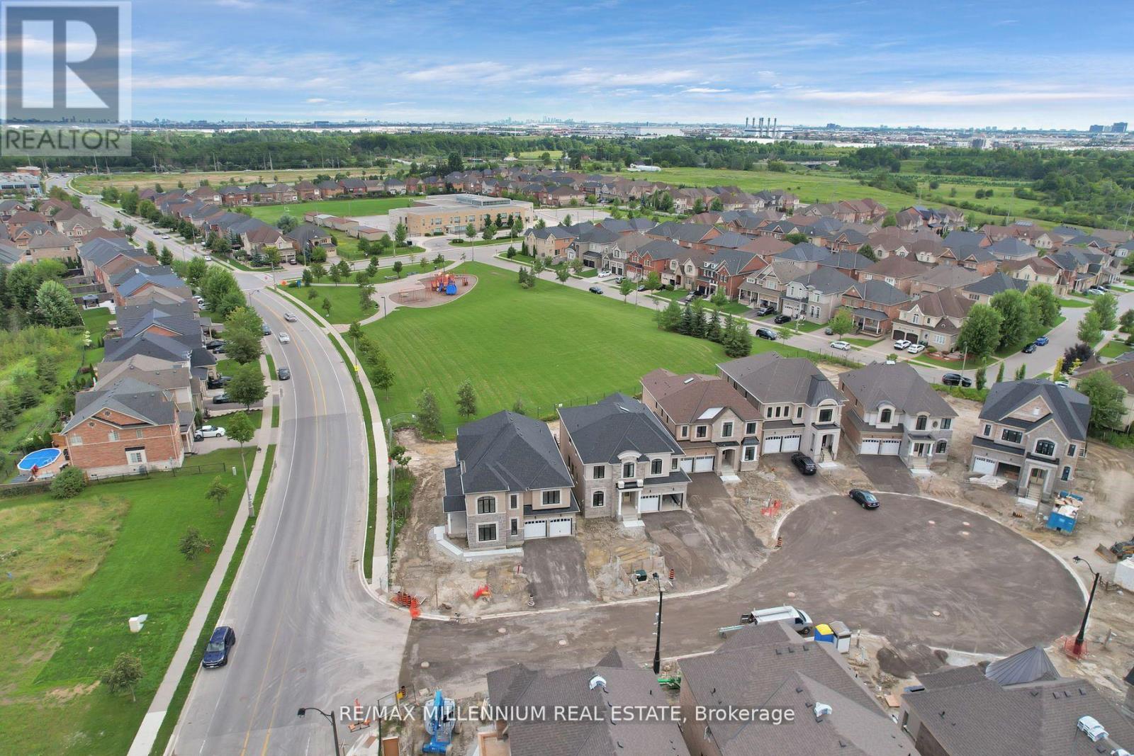 2 Catherwood Ct, Brampton, ON L6P 2W1
