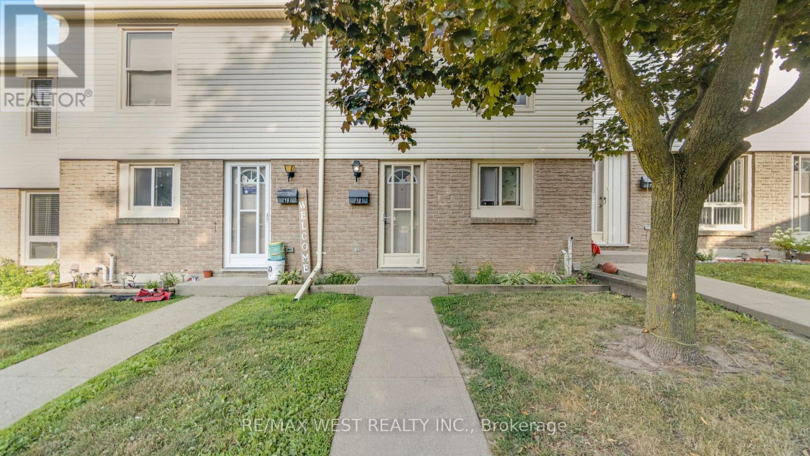 18 165 Green Valley Dr, Kitchener, ON N2P 1K3
