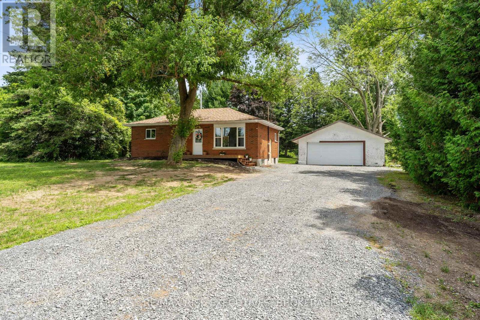 5212 Wilmer Rd, South Frontenac, ON K0H 2L0