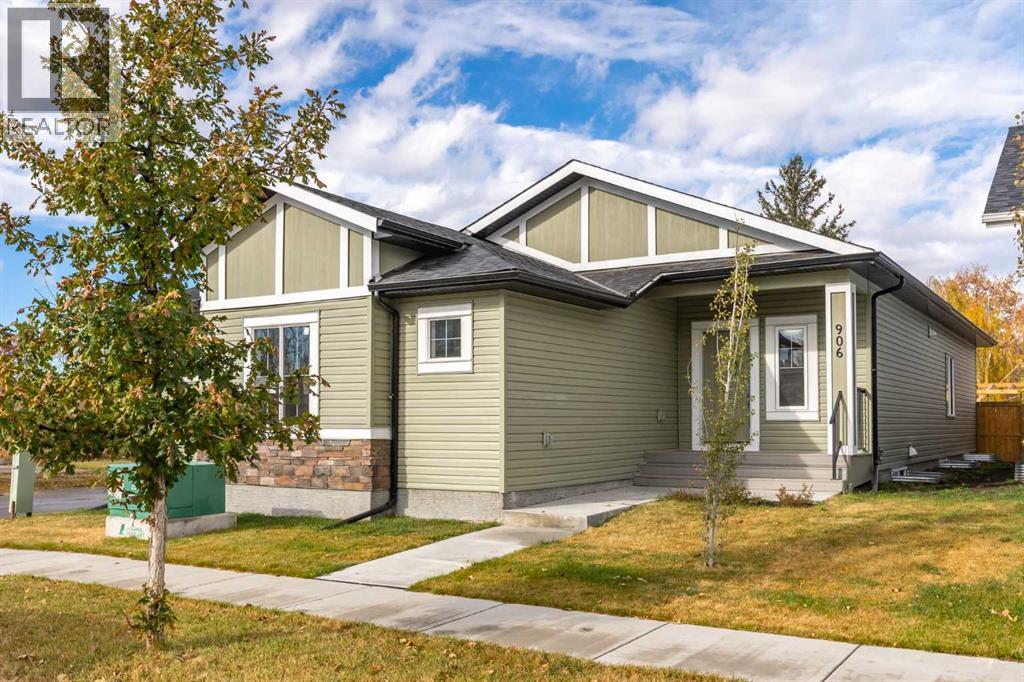 906 Macleod Trl SW, High River, AB T1V 1C1