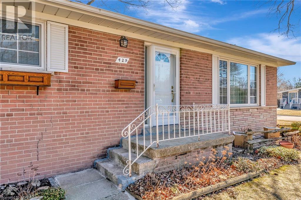 429 Norrie Cres, Burlington, ON L7L 3S4