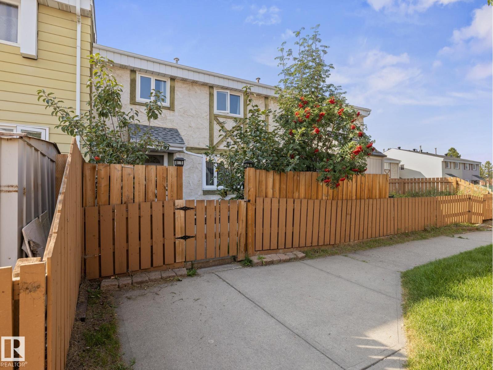 20 Callingwood Co NW #e, Edmonton, AB T5T 0H5