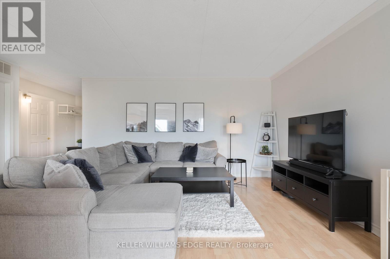 304 4450 Fairview St, Burlington, ON L7L 7K7