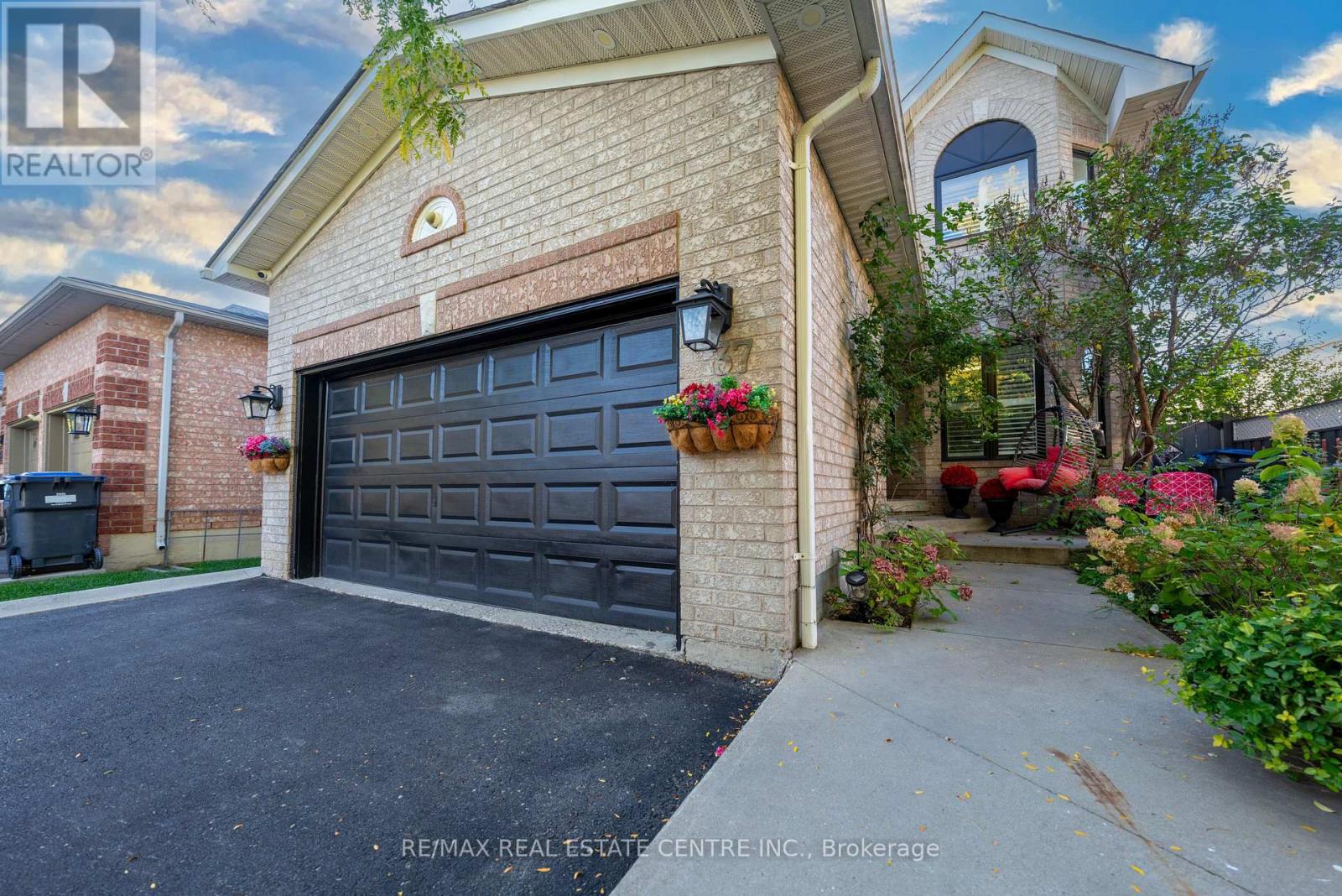 37 Pebblestone Cir, Brampton, ON L6X 4N2