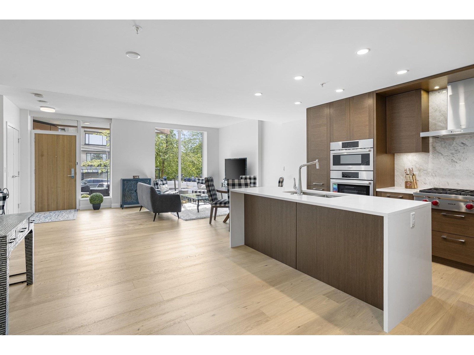 1439 George St, White Rock, BC V4B 0B9