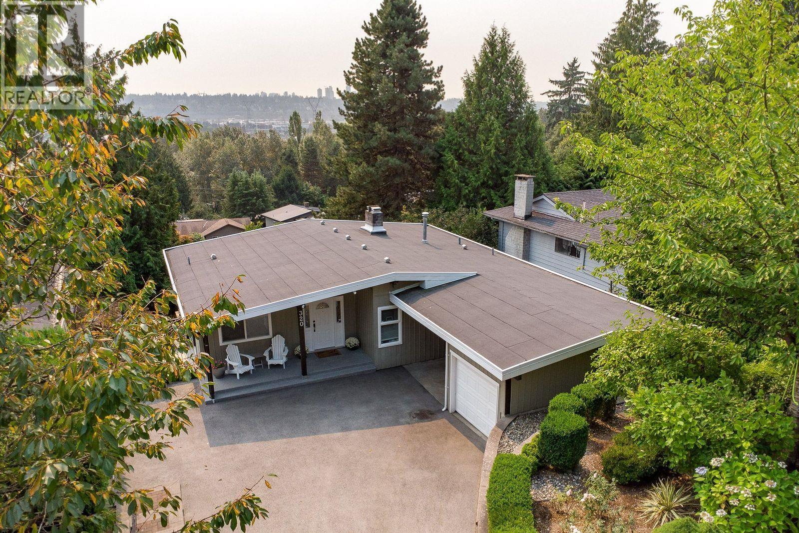 320 Dartmoor Dr, Coquitlam, BC V3K 5R3